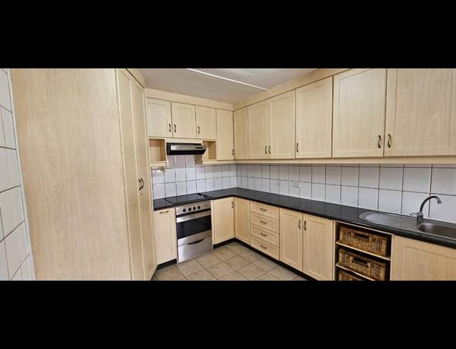 4 BEDROOM PROPERTY TO RENT IN SCOTTBURGH SOUTH